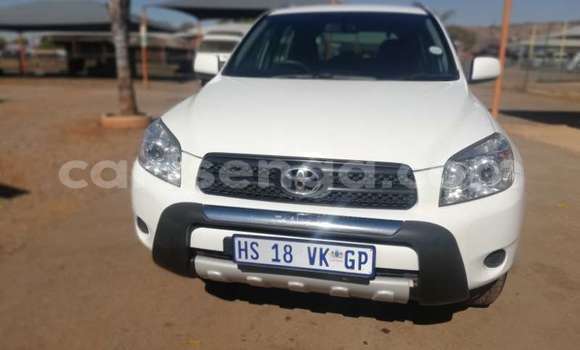 Nunua Ilio tumika Toyota RAV4 White Gari ndani ya Ezulwini nchini Hhohho Nunua Ilio tumika Toyota RAV4 White Gari ndani ya Ezulwini nchini Hhohho