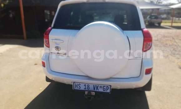 Nunua Ilio tumika Toyota RAV4 White Gari ndani ya Ezulwini nchini Hhohho Nunua Ilio tumika Toyota RAV4 White Gari ndani ya Ezulwini nchini Hhohho