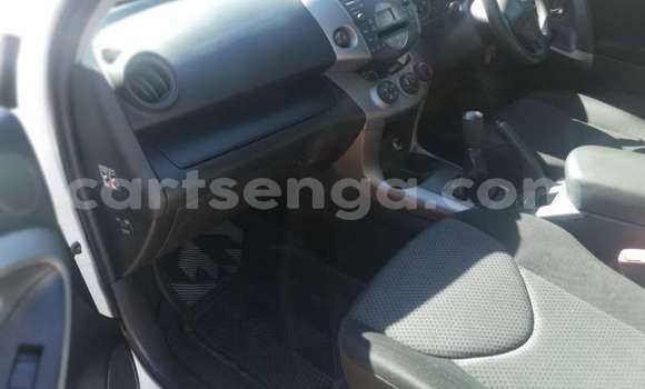 Nunua Ilio tumika Toyota RAV4 White Gari ndani ya Ezulwini nchini Hhohho Nunua Ilio tumika Toyota RAV4 White Gari ndani ya Ezulwini nchini Hhohho