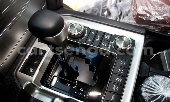 Nunua Imported Toyota Land Cruiser Black Gari ndani ya Import - Dubai nchini Hhohho Nunua Imported Toyota Land Cruiser Black Gari ndani ya Import - Dubai nchini Hhohho