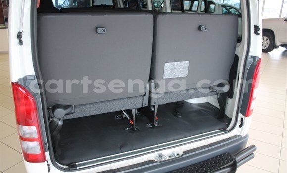 Buy Used Toyota Hiace White Car in Big Bend in Lubombo Buy Used Toyota Hiace White Car in Big Bend in Lubombo