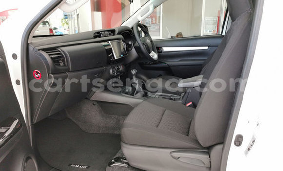 Nunua Ilio tumika Toyota Hilux White Gari ndani ya Bulembu nchini Hhohho Nunua Ilio tumika Toyota Hilux White Gari ndani ya Bulembu nchini Hhohho