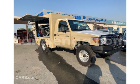 Nunua Imported Toyota Land Cruiser Beige Gari ndani ya Import - Dubai nchini Hhohho Nunua Imported Toyota Land Cruiser Beige Gari ndani ya Import - Dubai nchini Hhohho