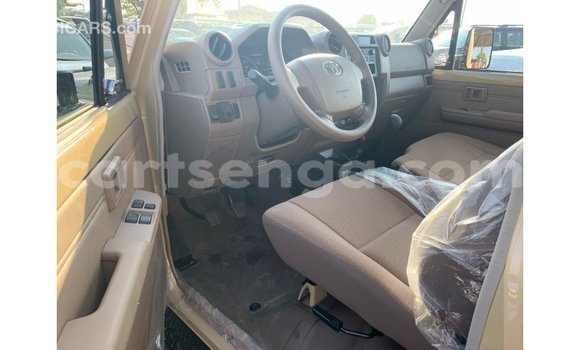 Nunua Imported Toyota Land Cruiser Beige Gari ndani ya Import - Dubai nchini Hhohho Nunua Imported Toyota Land Cruiser Beige Gari ndani ya Import - Dubai nchini Hhohho