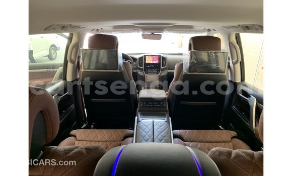 Nunua Imported Toyota Land Cruiser Black Gari ndani ya Import - Dubai nchini Hhohho Nunua Imported Toyota Land Cruiser Black Gari ndani ya Import - Dubai nchini Hhohho