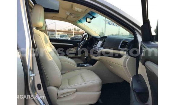 Buy Import Toyota Highlander Other Car in Import - Dubai in Hhohho Buy Import Toyota Highlander Other Car in Import - Dubai in Hhohho