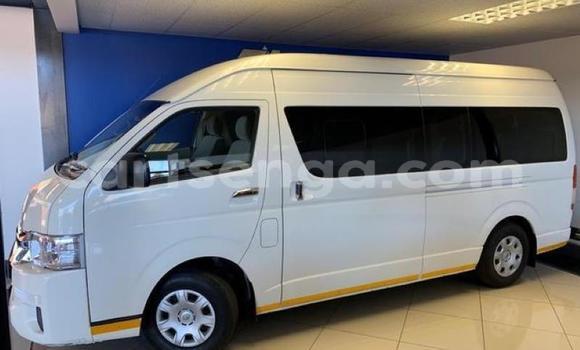 Buy Used Toyota Avanza White Car in Ezulwini in Hhohho Buy Used Toyota Avanza White Car in Ezulwini in Hhohho