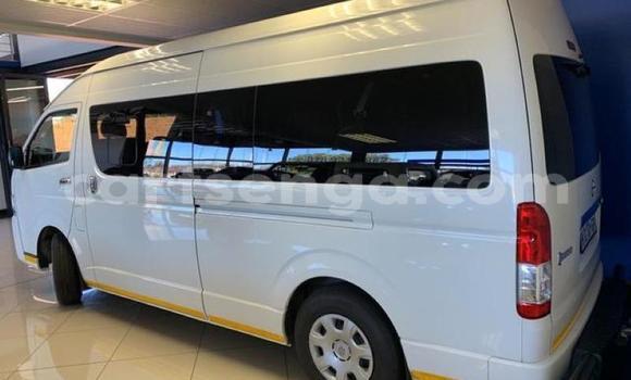 Buy Used Toyota Avanza White Car in Ezulwini in Hhohho Buy Used Toyota Avanza White Car in Ezulwini in Hhohho