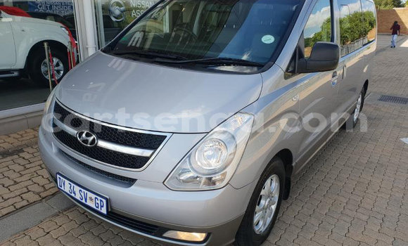 Nunua Ilio tumika Hyundai H1 Silver Gari ndani ya Ezulwini nchini Hhohho Nunua Ilio tumika Hyundai H1 Silver Gari ndani ya Ezulwini nchini Hhohho