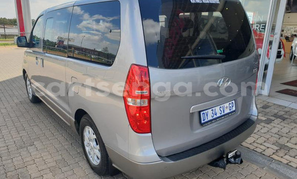 Nunua Ilio tumika Hyundai H1 Silver Gari ndani ya Ezulwini nchini Hhohho Nunua Ilio tumika Hyundai H1 Silver Gari ndani ya Ezulwini nchini Hhohho