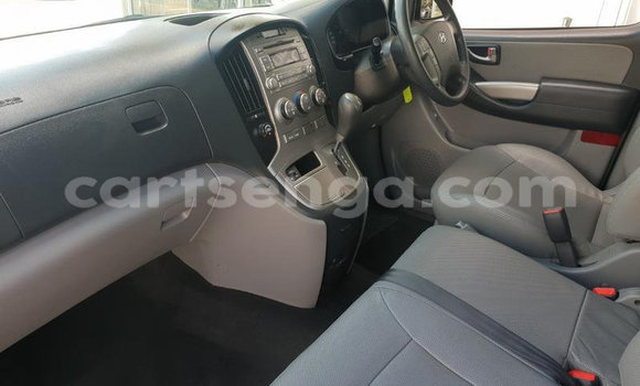 Nunua Ilio tumika Hyundai H1 Silver Gari ndani ya Ezulwini nchini Hhohho Nunua Ilio tumika Hyundai H1 Silver Gari ndani ya Ezulwini nchini Hhohho
