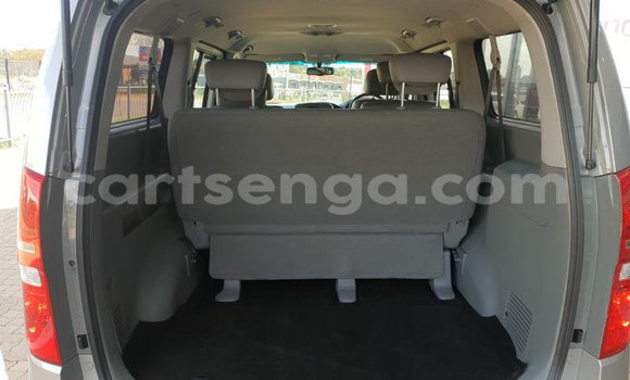 Nunua Ilio tumika Hyundai H1 Silver Gari ndani ya Ezulwini nchini Hhohho Nunua Ilio tumika Hyundai H1 Silver Gari ndani ya Ezulwini nchini Hhohho