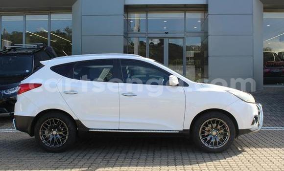 Nunua Ilio tumika Hyundai ix35 White Gari ndani ya Ezulwini nchini Hhohho Nunua Ilio tumika Hyundai ix35 White Gari ndani ya Ezulwini nchini Hhohho