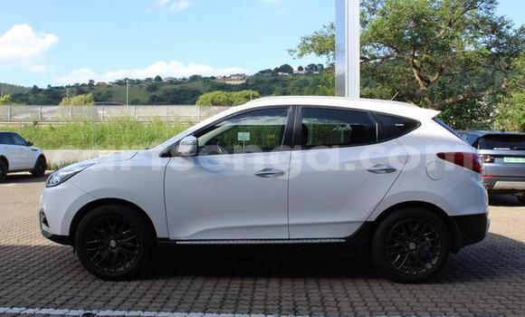Nunua Ilio tumika Hyundai ix35 White Gari ndani ya Ezulwini nchini Hhohho Nunua Ilio tumika Hyundai ix35 White Gari ndani ya Ezulwini nchini Hhohho