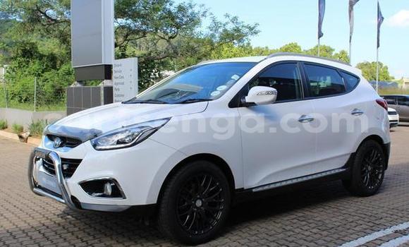 Nunua Ilio tumika Hyundai ix35 White Gari ndani ya Ezulwini nchini Hhohho Nunua Ilio tumika Hyundai ix35 White Gari ndani ya Ezulwini nchini Hhohho
