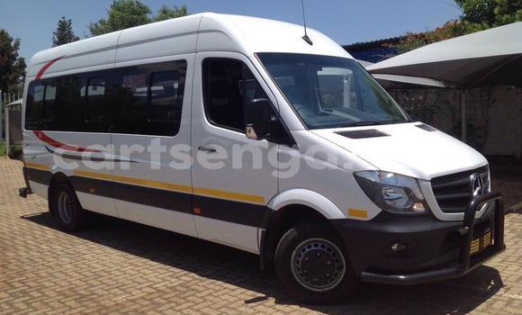 Nunua Ilio tumika Mercedes‒Benz GLC White Gari ndani ya Ezulwini nchini Hhohho Nunua Ilio tumika Mercedes‒Benz GLC White Gari ndani ya Ezulwini nchini Hhohho