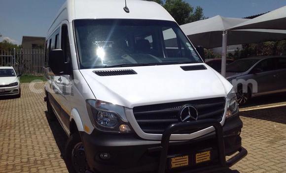 Nunua Ilio tumika Mercedes‒Benz GLC White Gari ndani ya Ezulwini nchini Hhohho Nunua Ilio tumika Mercedes‒Benz GLC White Gari ndani ya Ezulwini nchini Hhohho