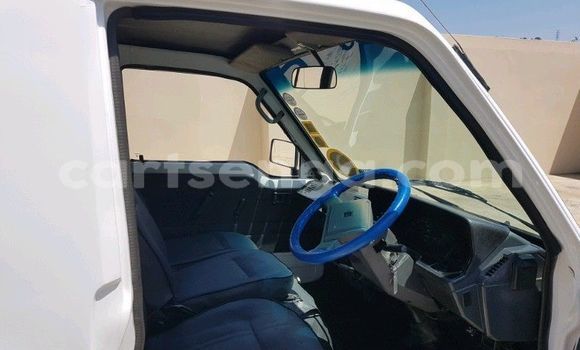 Nunua Ilio tumika Toyota Hiace White Gari ndani ya Ezulwini nchini Hhohho Nunua Ilio tumika Toyota Hiace White Gari ndani ya Ezulwini nchini Hhohho