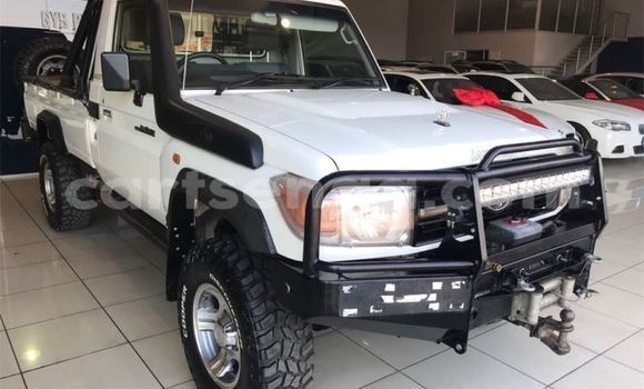 Buy Used Toyota Land Cruiser White Car in Ezulwini in Hhohho Buy Used Toyota Land Cruiser White Car in Ezulwini in Hhohho