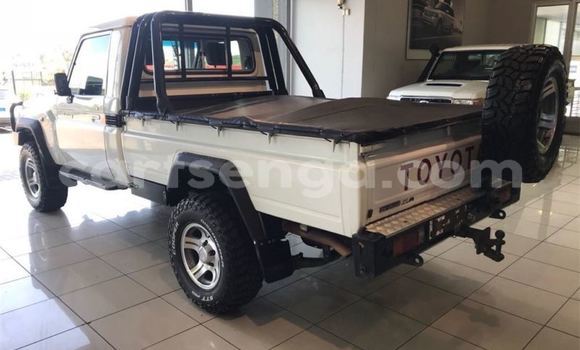 Buy Used Toyota Land Cruiser White Car in Ezulwini in Hhohho Buy Used Toyota Land Cruiser White Car in Ezulwini in Hhohho