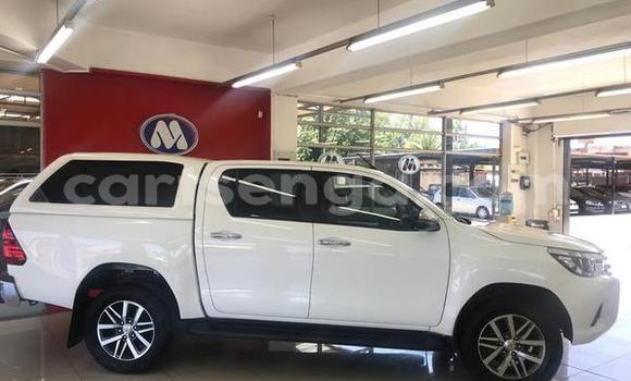 Buy Used Toyota Hilux White Car in Ezulwini in Hhohho Buy Used Toyota Hilux White Car in Ezulwini in Hhohho