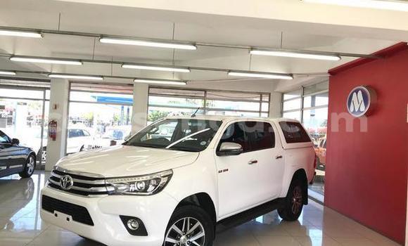 Buy Used Toyota Hilux White Car in Ezulwini in Hhohho Buy Used Toyota Hilux White Car in Ezulwini in Hhohho