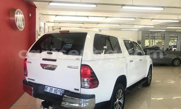 Buy Used Toyota Hilux White Car in Ezulwini in Hhohho Buy Used Toyota Hilux White Car in Ezulwini in Hhohho