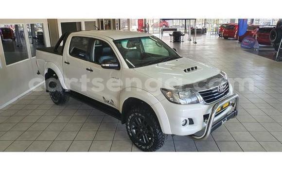 Buy Used Toyota Hilux White Car in Ezulwini in Hhohho Buy Used Toyota Hilux White Car in Ezulwini in Hhohho