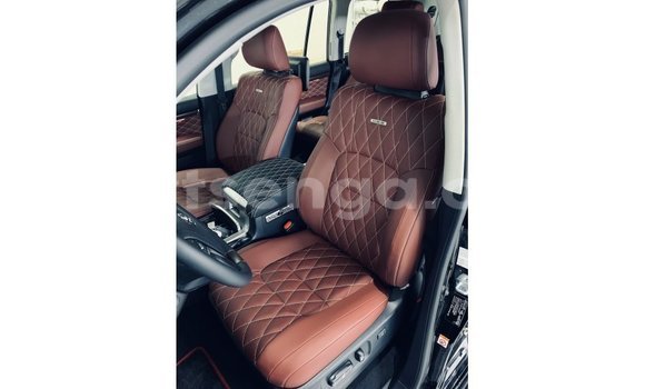 Nunua Imported Toyota Land Cruiser Black Gari ndani ya Import - Dubai nchini Hhohho Nunua Imported Toyota Land Cruiser Black Gari ndani ya Import - Dubai nchini Hhohho
