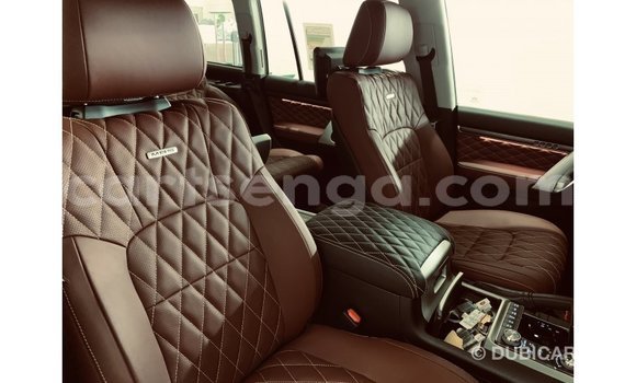 Nunua Imported Toyota Land Cruiser Black Gari ndani ya Import - Dubai nchini Hhohho Nunua Imported Toyota Land Cruiser Black Gari ndani ya Import - Dubai nchini Hhohho