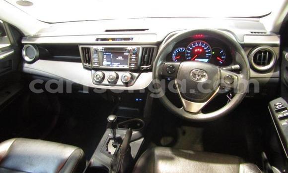 Nunua Ilio tumika Toyota RAV4 White Gari ndani ya Manzini nchini Manzini Nunua Ilio tumika Toyota RAV4 White Gari ndani ya Manzini nchini Manzini