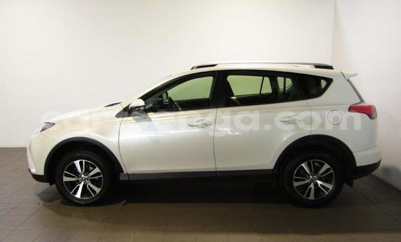 Nunua Ilio tumika Toyota RAV4 White Gari ndani ya Manzini nchini Manzini Nunua Ilio tumika Toyota RAV4 White Gari ndani ya Manzini nchini Manzini