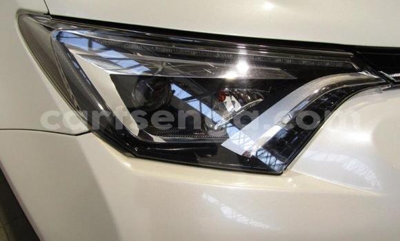 Nunua Ilio tumika Toyota RAV4 White Gari ndani ya Manzini nchini Manzini Nunua Ilio tumika Toyota RAV4 White Gari ndani ya Manzini nchini Manzini