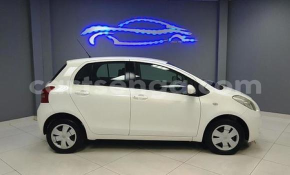 Nunua Ilio tumika Toyota Yaris White Gari ndani ya Manzini nchini Manzini Nunua Ilio tumika Toyota Yaris White Gari ndani ya Manzini nchini Manzini