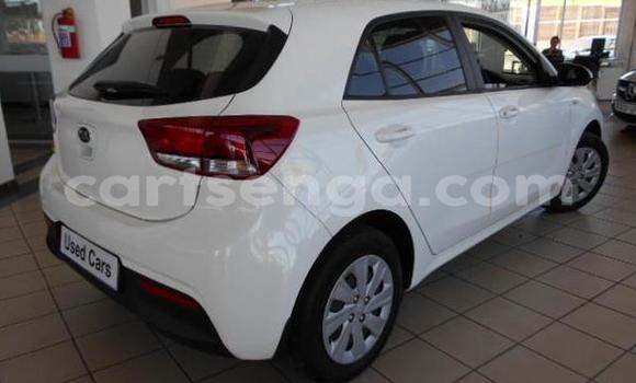 Acheter Occasion Voiture Kia Rio Blanc à Ezulwini, Hhohho Acheter Occasion Voiture Kia Rio Blanc à Ezulwini, Hhohho
