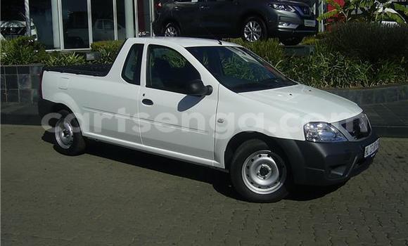 Nunua Ilio tumika Nissan NP 300 White Gari ndani ya Ezulwini nchini Hhohho Nunua Ilio tumika Nissan NP 300 White Gari ndani ya Ezulwini nchini Hhohho