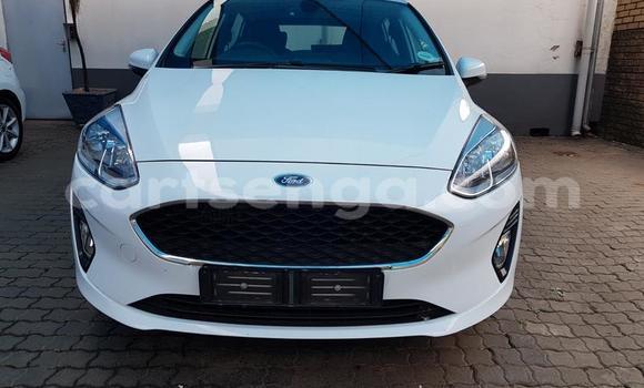 Acheter Occasion Voiture Ford Fiesta Blanc à Hlatikulu, Shiselweni District Acheter Occasion Voiture Ford Fiesta Blanc à Hlatikulu, Shiselweni District