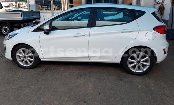 Acheter Occasion Voiture Ford Fiesta Blanc à Hlatikulu, Shiselweni District Acheter Occasion Voiture Ford Fiesta Blanc à Hlatikulu, Shiselweni District