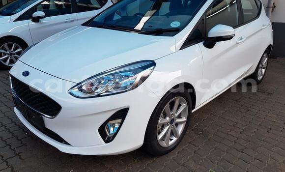 Acheter Occasion Voiture Ford Fiesta Blanc à Hlatikulu, Shiselweni District Acheter Occasion Voiture Ford Fiesta Blanc à Hlatikulu, Shiselweni District