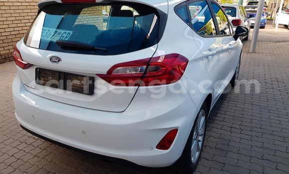 Acheter Occasion Voiture Ford Fiesta Blanc à Hlatikulu, Shiselweni District Acheter Occasion Voiture Ford Fiesta Blanc à Hlatikulu, Shiselweni District