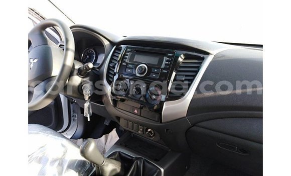 Buy Import Mitsubishi L200 White Car in Import - Dubai in Hhohho Buy Import Mitsubishi L200 White Car in Import - Dubai in Hhohho