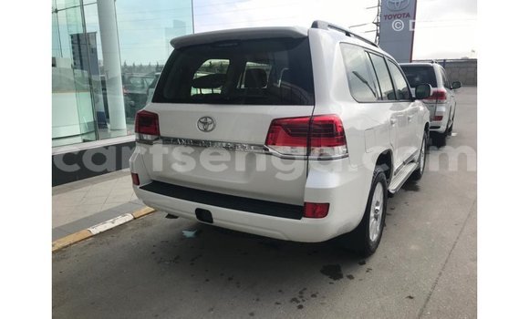 Nunua Imported Toyota Land Cruiser White Gari ndani ya Import - Dubai nchini Hhohho Nunua Imported Toyota Land Cruiser White Gari ndani ya Import - Dubai nchini Hhohho