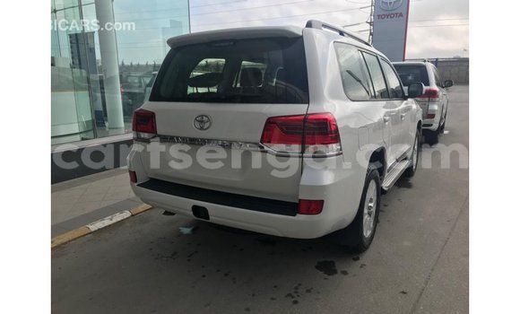 Nunua Imported Toyota Land Cruiser White Gari ndani ya Import - Dubai nchini Hhohho Nunua Imported Toyota Land Cruiser White Gari ndani ya Import - Dubai nchini Hhohho